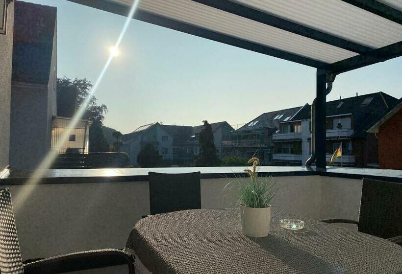 호스텔 Rooms In Düsseldorf Near The Airport/fair