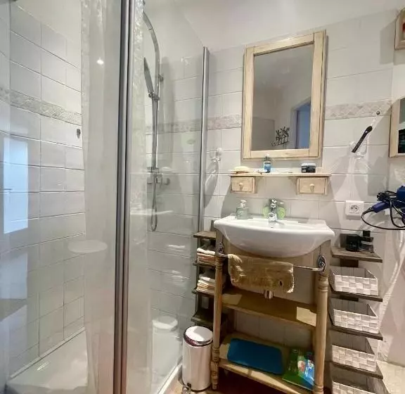 Aamiaismajoitus (B&B) Abeille