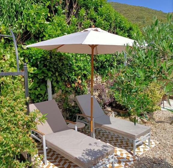 Bed and Breakfast La Magnanerie De Camias