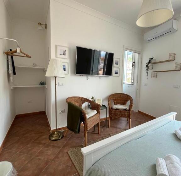 مبيت وإفطار Pizzo Central House