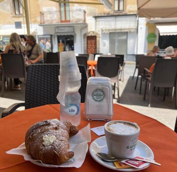 مبيت وإفطار Pizzo Central House