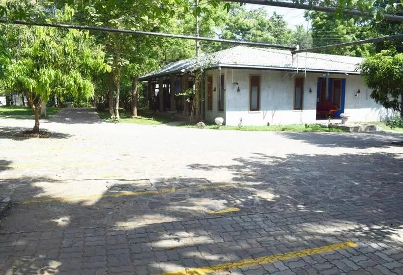 Hotelli Nildiya Riverside Safari