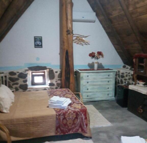 בית מלון כפרי Ovile Juanne Loddo