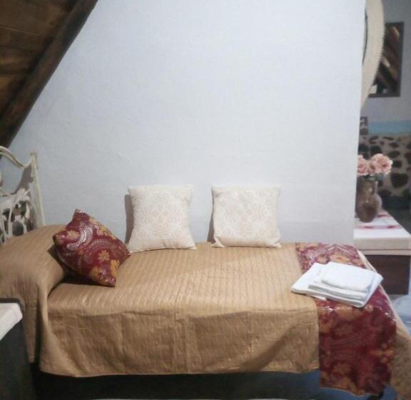 בית מלון כפרי Ovile Juanne Loddo