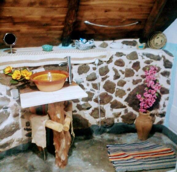 בית מלון כפרי Ovile Juanne Loddo