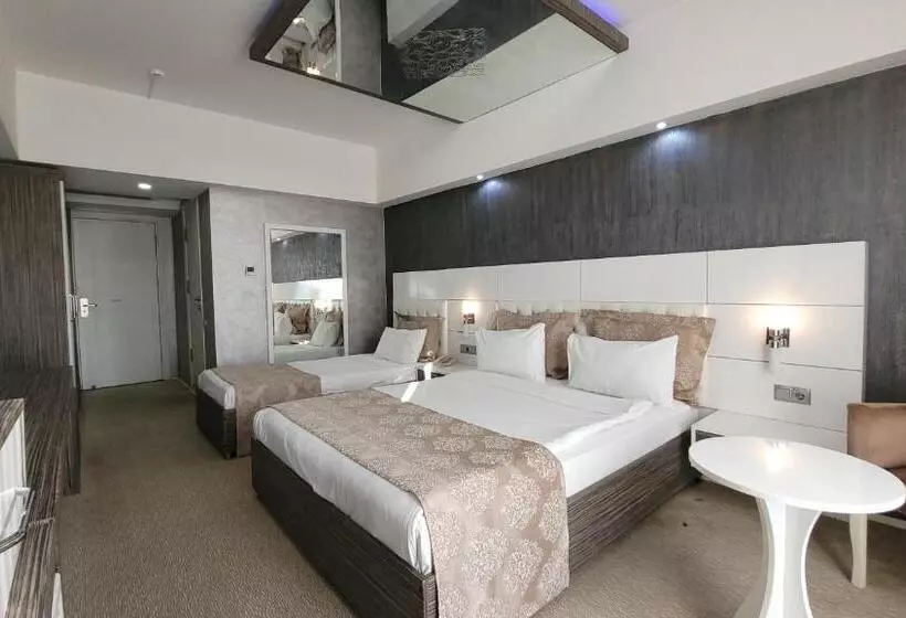 Mox Hotel Wellness & Spa