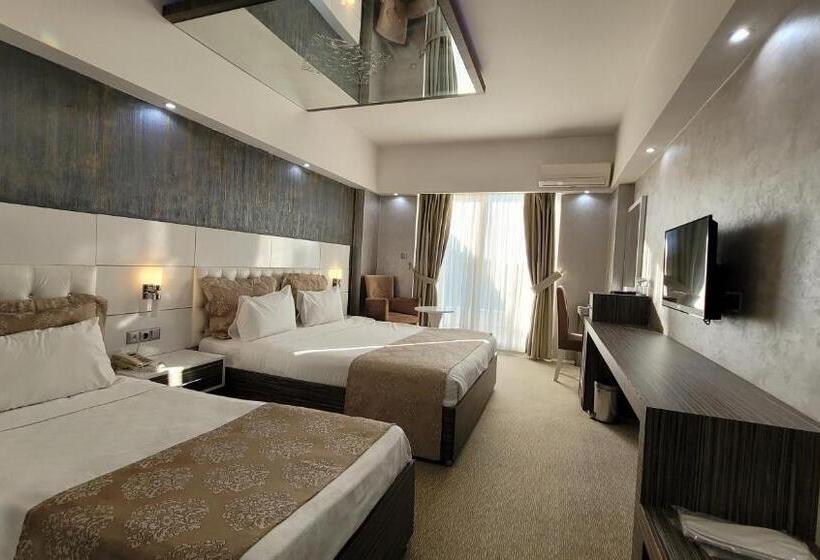 Mox Hotel Wellness & Spa