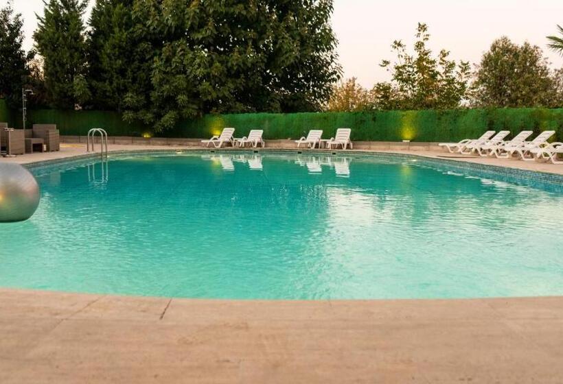 Mox Hotel Wellness & Spa