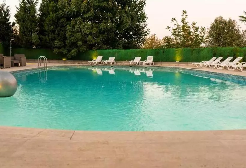 Mox Hotel Wellness & Spa