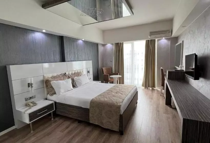 Mox Hotel Wellness & Spa