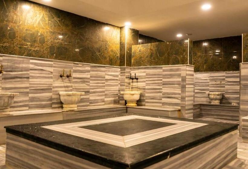 Mox Hotel Wellness & Spa