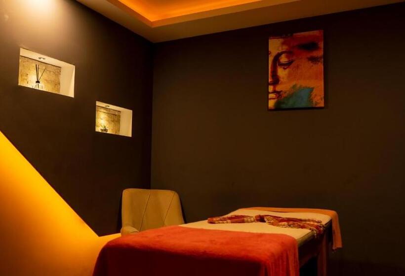 Mox Hotel Wellness & Spa