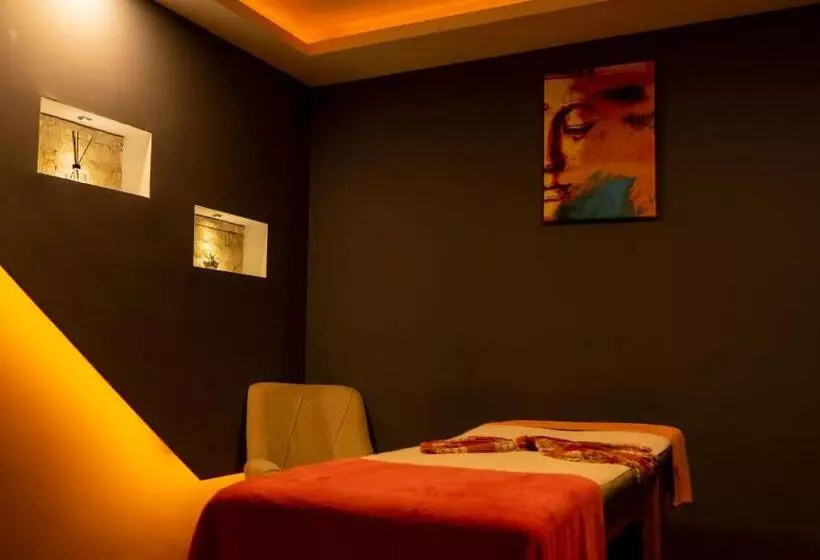 Mox Hotel Wellness & Spa