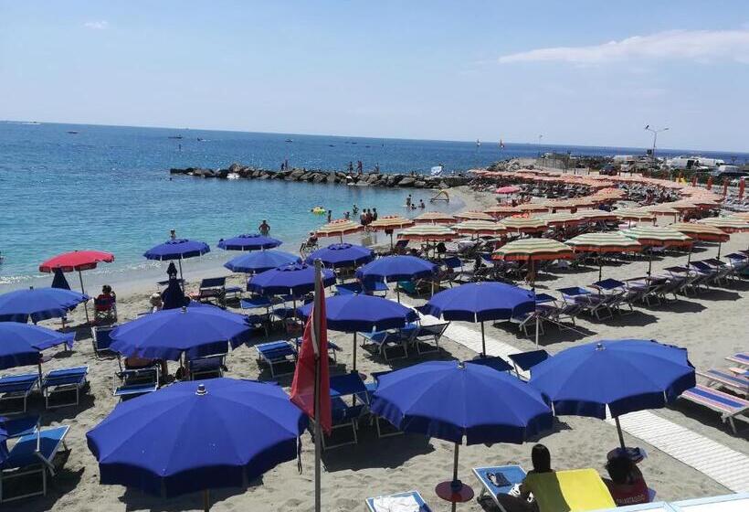 پانسیون Albamare