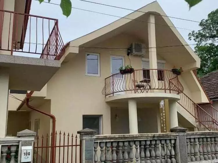 ペンション Casa Ormenisan