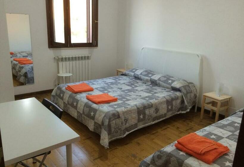 بنسيون La Curte Te Lu Pippi