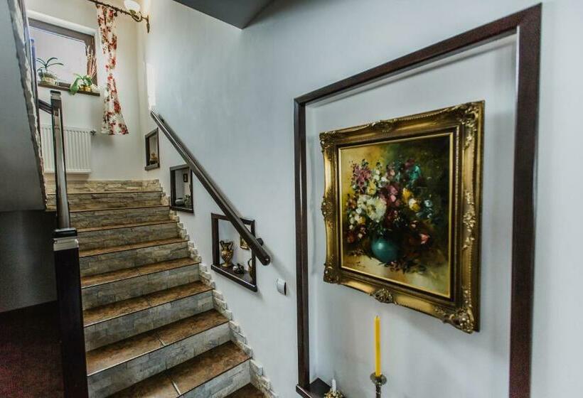 پانسیون Poarta Calimanilor