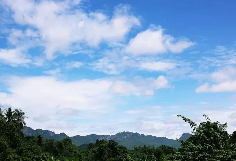 فندق Aekpailin River Kwai Resort