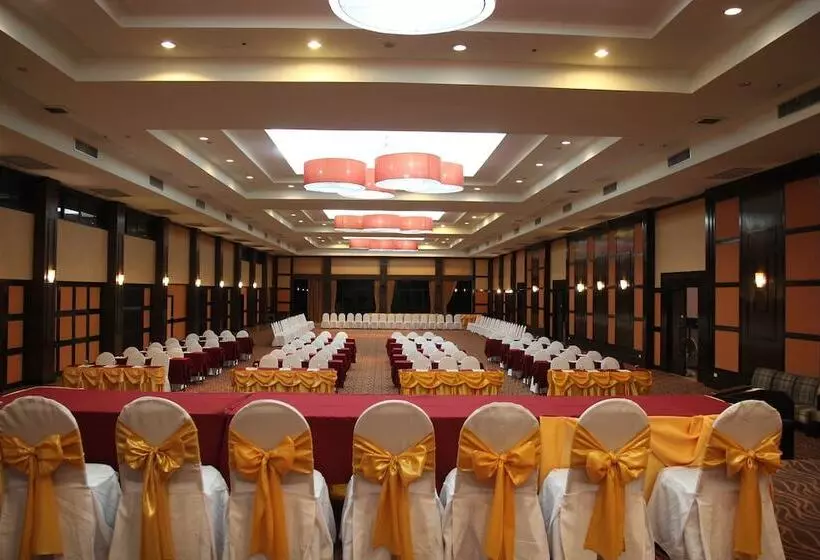 فندق Aekpailin River Kwai Resort