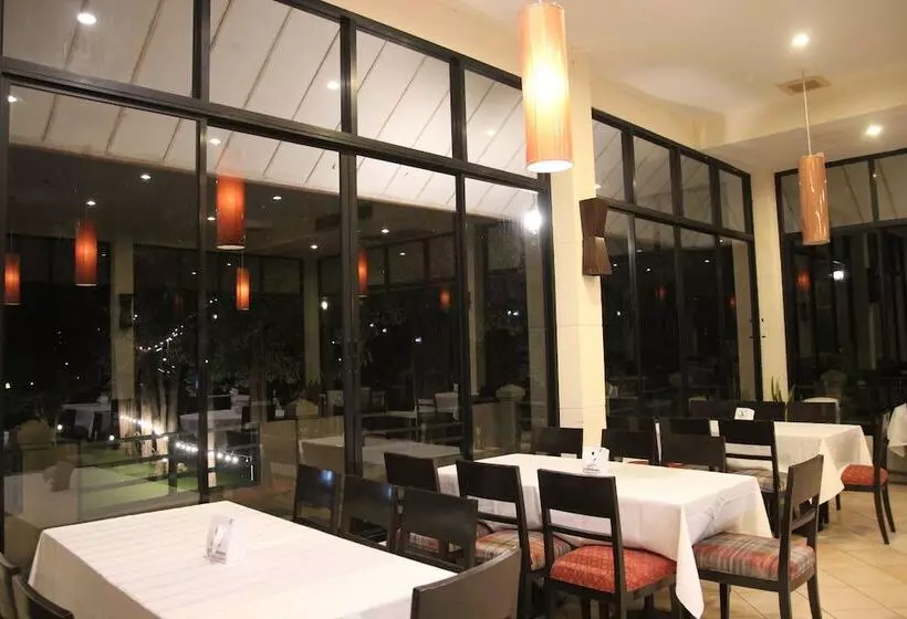 فندق Aekpailin River Kwai Resort