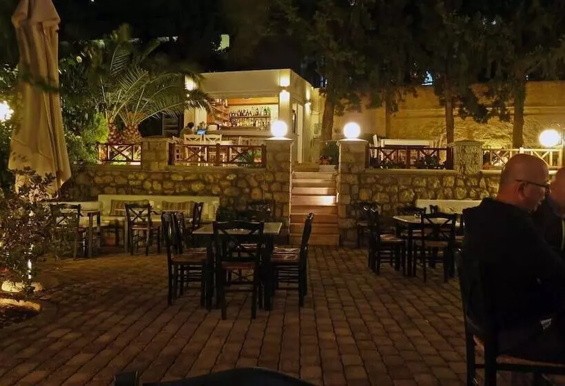 בית מלון כפרי Oasis