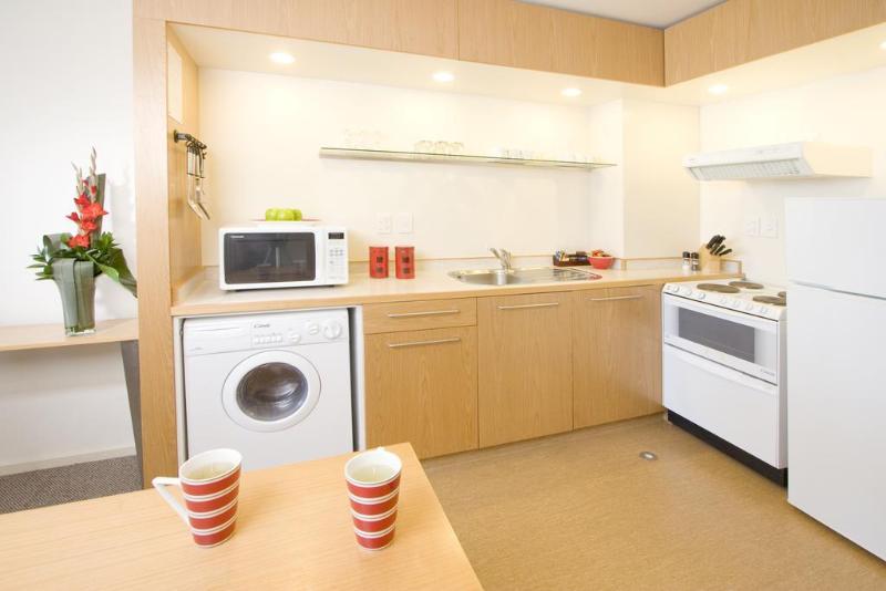 Отель Quest On Johnston Serviced Apartments