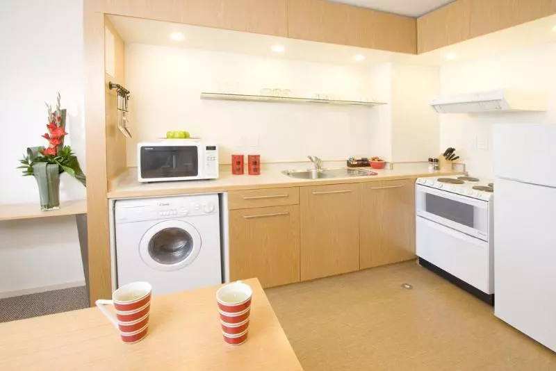 Отель Quest On Johnston Serviced Apartments