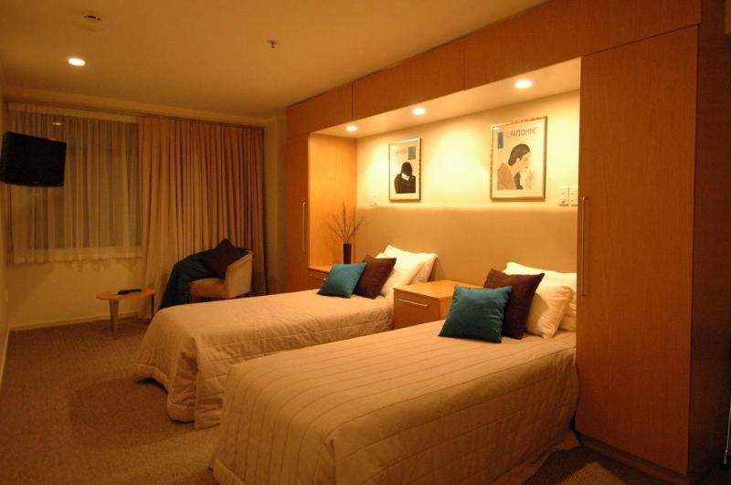 Отель Quest On Johnston Serviced Apartments