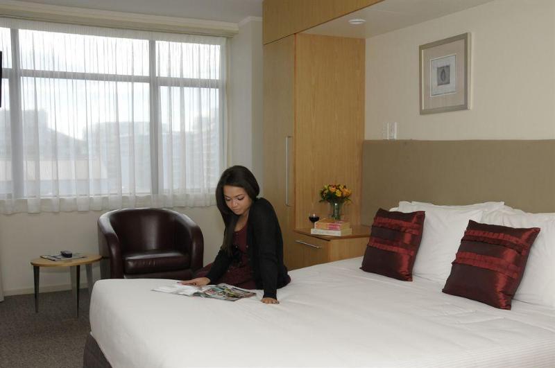 Отель Quest On Johnston Serviced Apartments