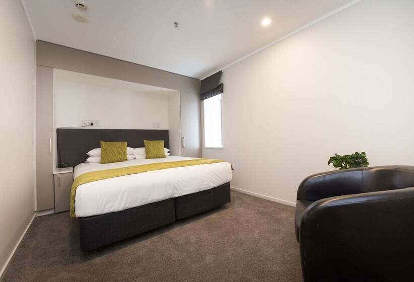 Отель Quest On Johnston Serviced Apartments