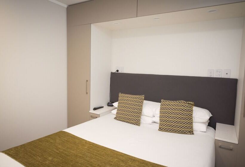 Отель Quest On Johnston Serviced Apartments