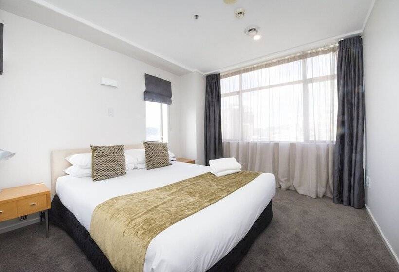 Отель Quest On Johnston Serviced Apartments