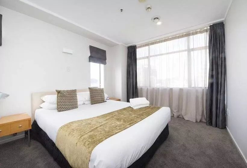 Отель Quest On Johnston Serviced Apartments