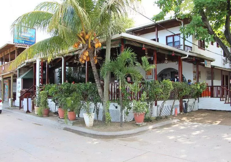 هتل Splash Inn Dive Resort & Villas