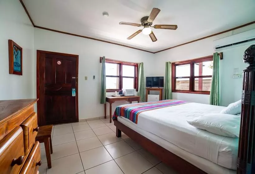 هتل Splash Inn Dive Resort & Villas