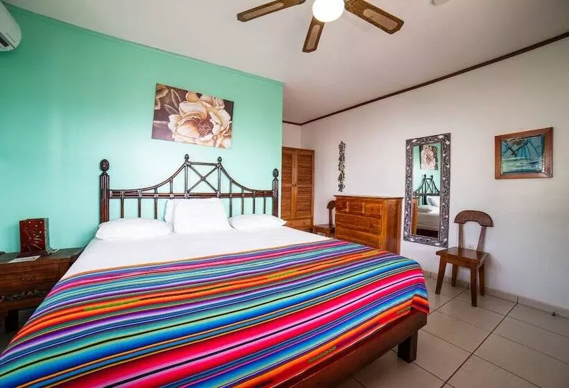 هتل Splash Inn Dive Resort & Villas