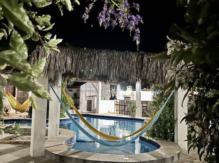 ユースホステル Pousada Califórnia Tia Lia