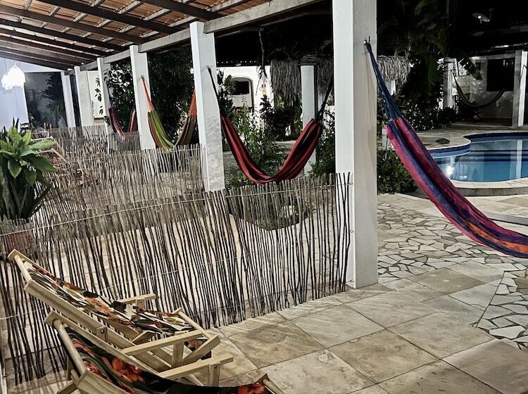 ユースホステル Pousada Califórnia Tia Lia