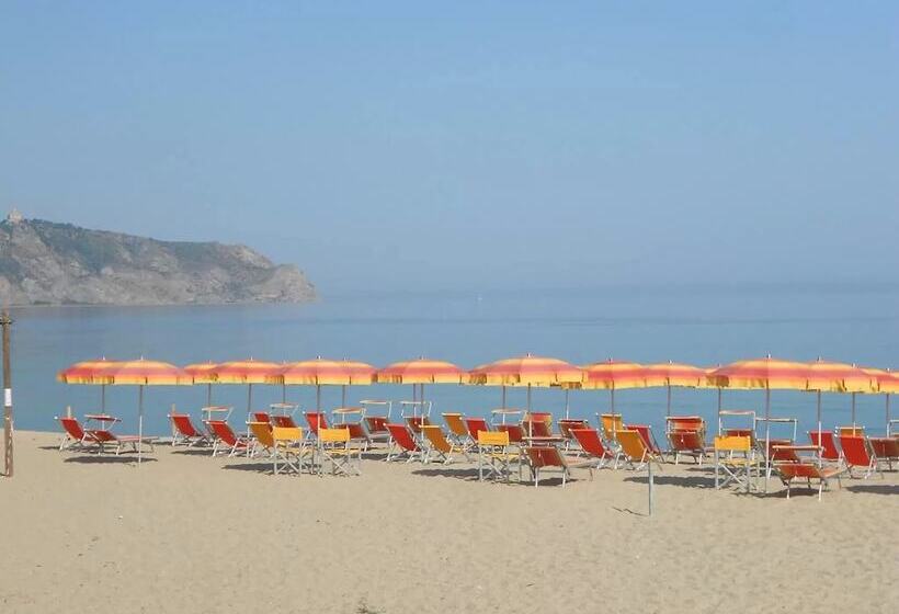 בית מלון כפרי Tindari Village Camping