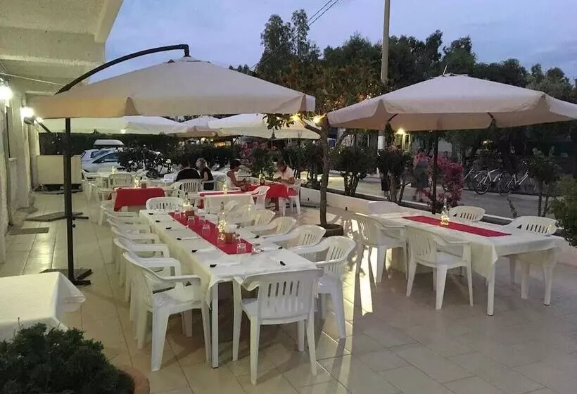 Hotelli Tindari Village Camping