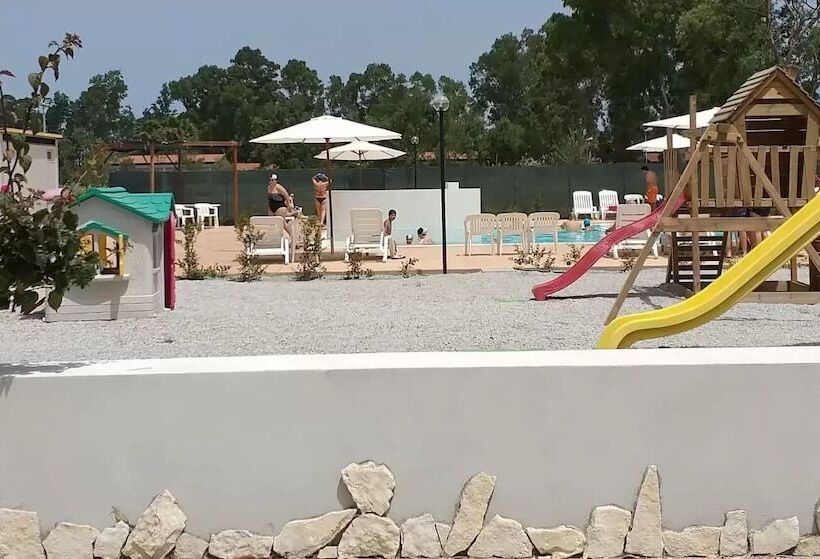 בית מלון כפרי Tindari Village Camping