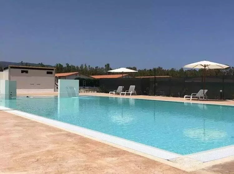 Hotelli Tindari Village Camping