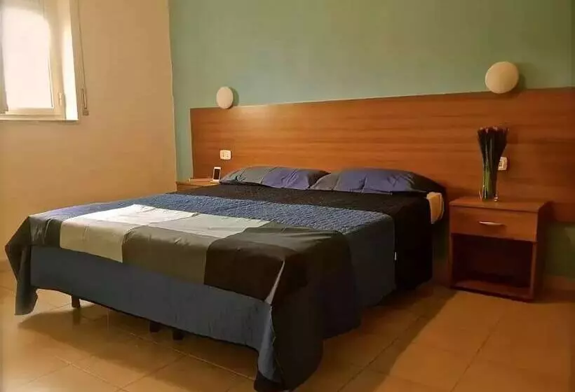 Hotelli Tindari Village Camping