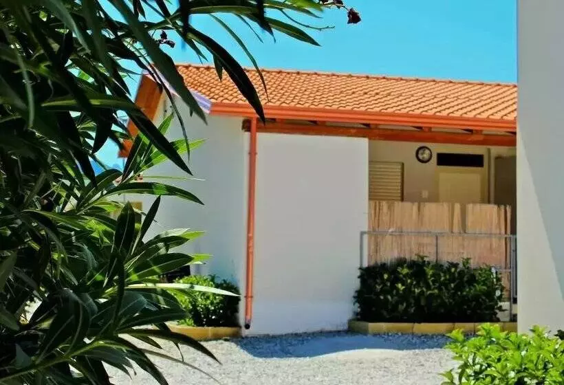 Hotelli Tindari Village Camping