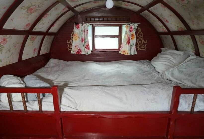 Jura @ Westcote Glamping