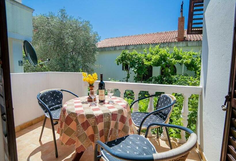 پانسیون Rooms Garden