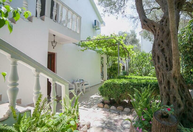 پانسیون Rooms Garden