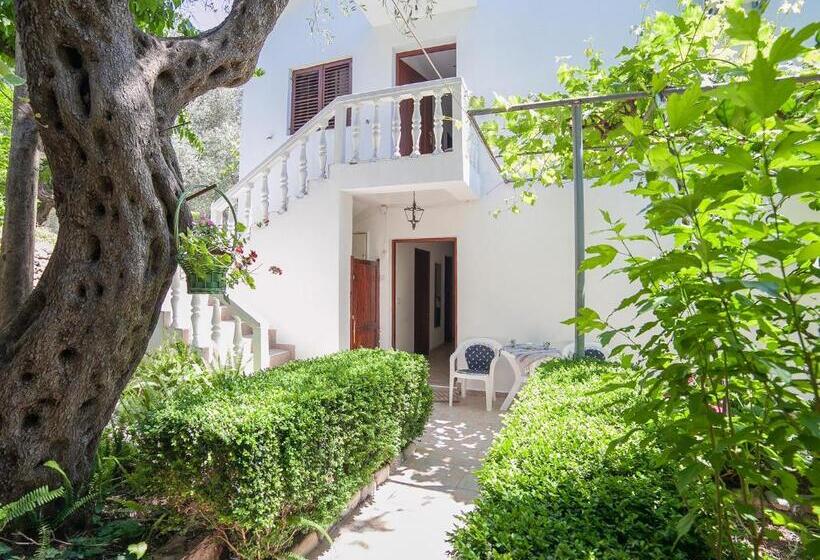 پانسیون Rooms Garden