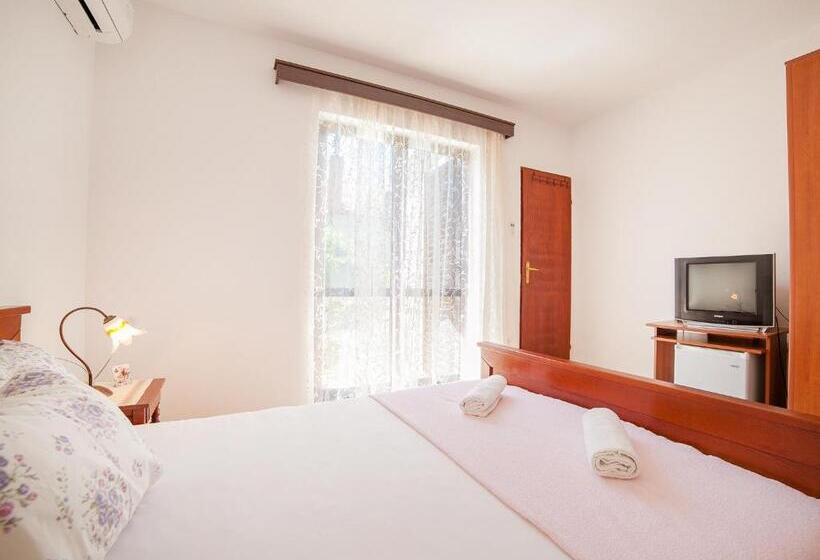 پانسیون Rooms Garden