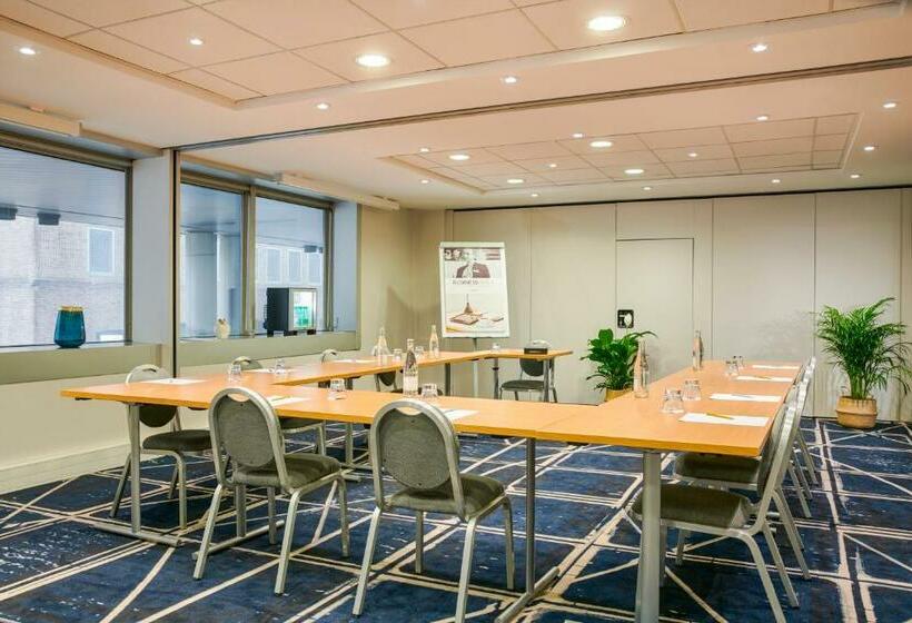 Residence Mercure Paris La Defense Grande Arche